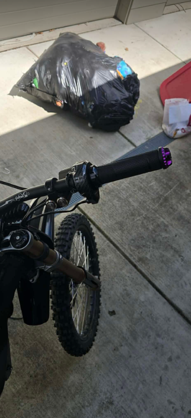 [PREORDERS] Carbon Surron Throttle
